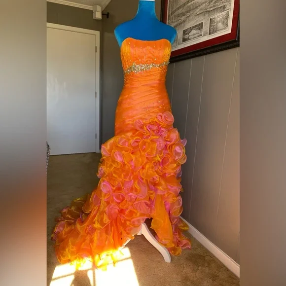 TIFFANY DESIGN DRESS. - Picture 6 of 15